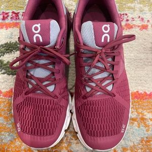 On Cloud Running CloudFlyer Magenta Mulberry Shoes 8.5 like new